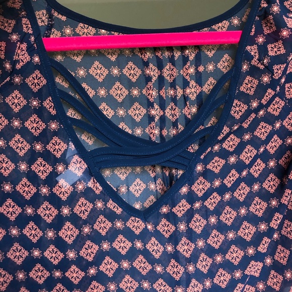 Patterned Blouse - Picture 5 of 6